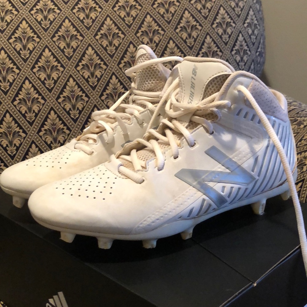 Women’s lacrosse cleats-New Balance 8.5